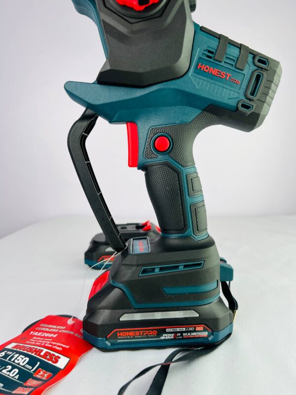 YAE2664_4.jpg MINI SCIE A CHAINE 6'POUCE 15CM 21V 2.0AH HONESTPRO | YAE2664 منشار الخشب الصغير